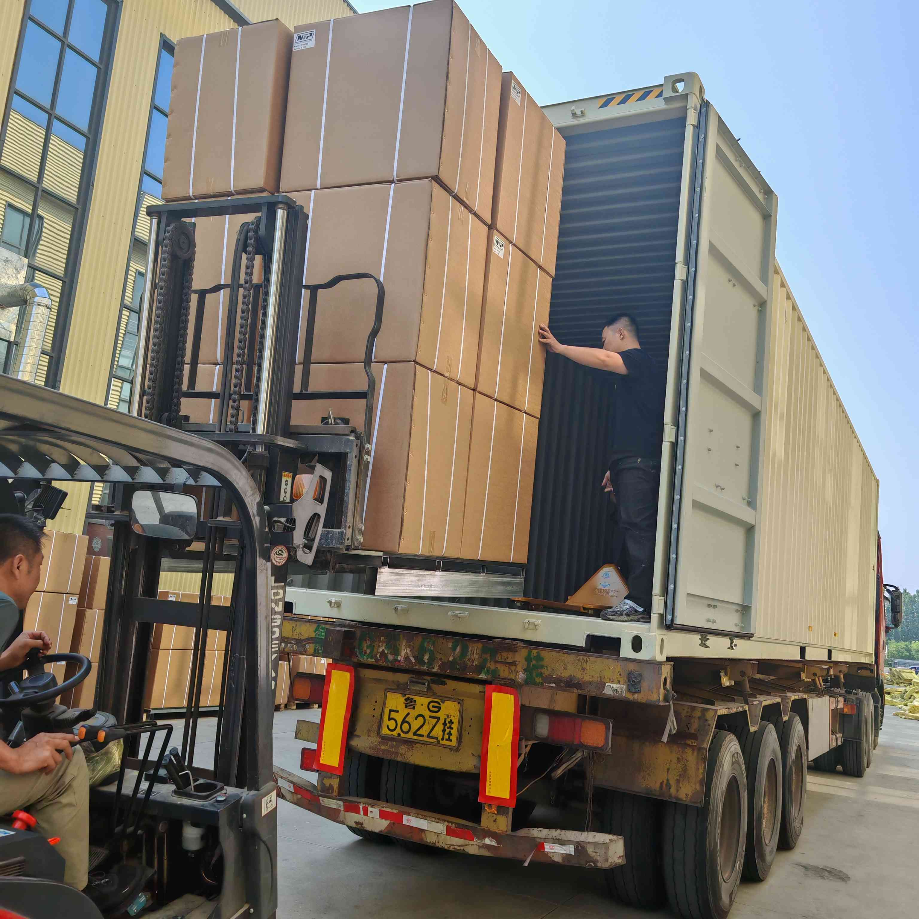 Shipping Kev Ua Haujlwm: Koj puas pom peb cov roj lim hnyav zog roj teeb rau Russia niaj hnub no?